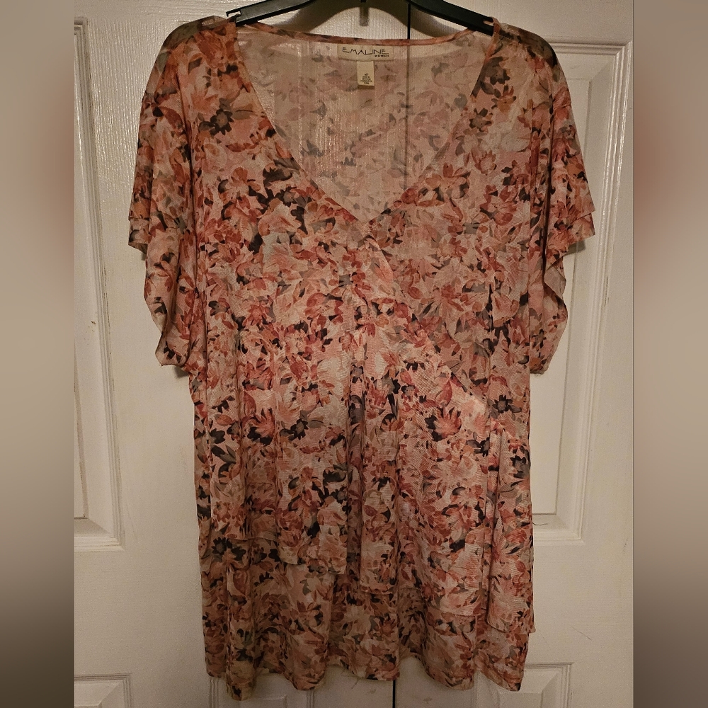 EMILINE WOMENS PEACHY, FLORAL FLOWY TOP 2X